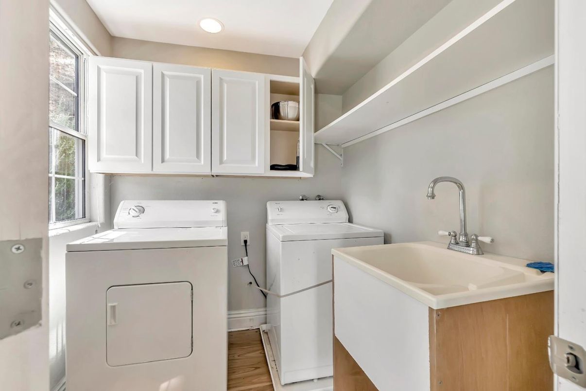 Interior, Recessed Lighting, Utility Closets, Washer, Wood Texture Flooring