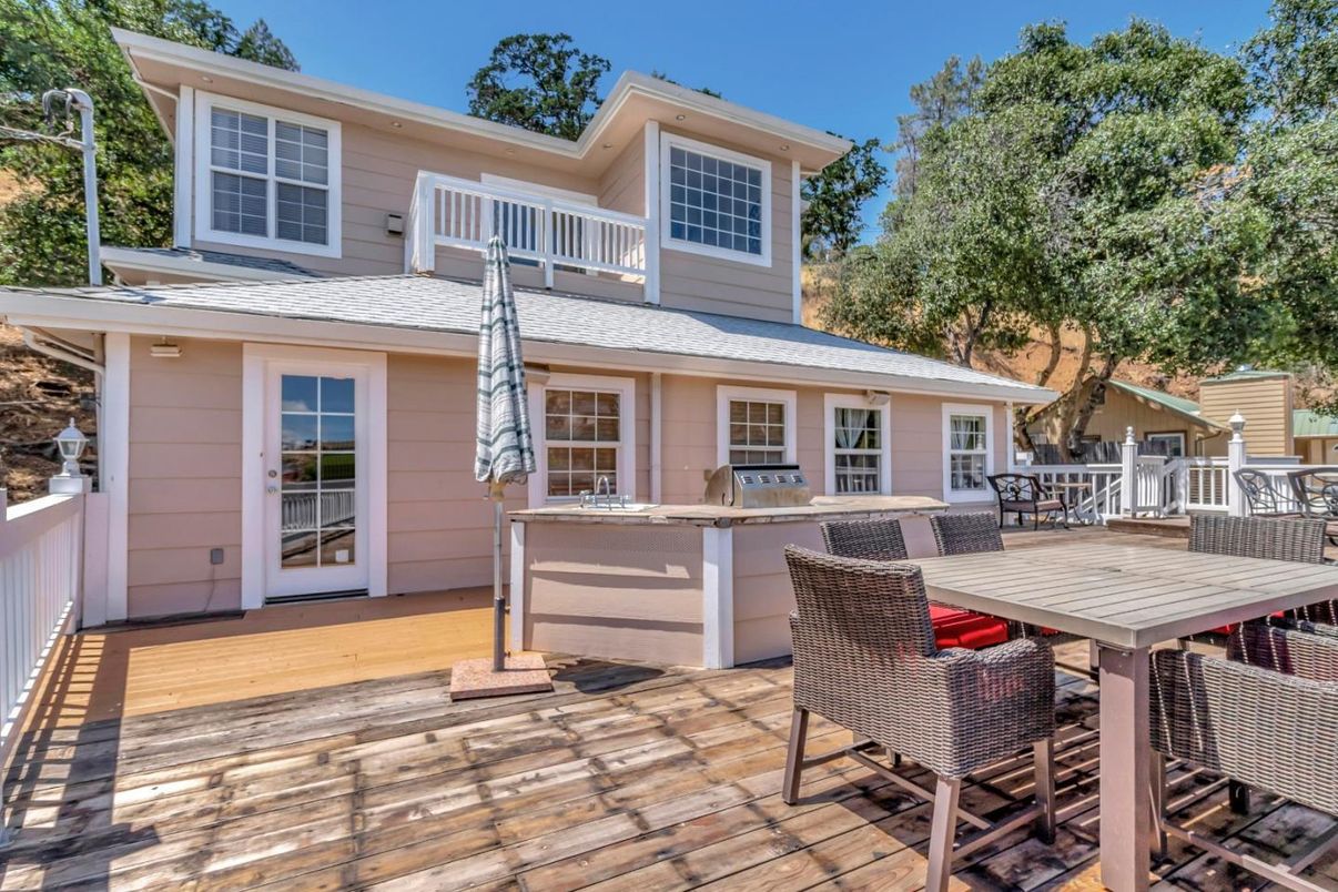 Exterior, Outdoor Kitchen