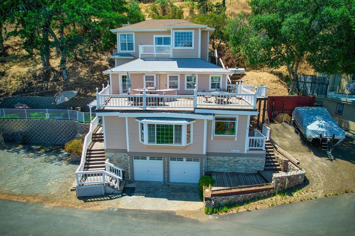 Attached, Exterior, Facade, American Foursquare