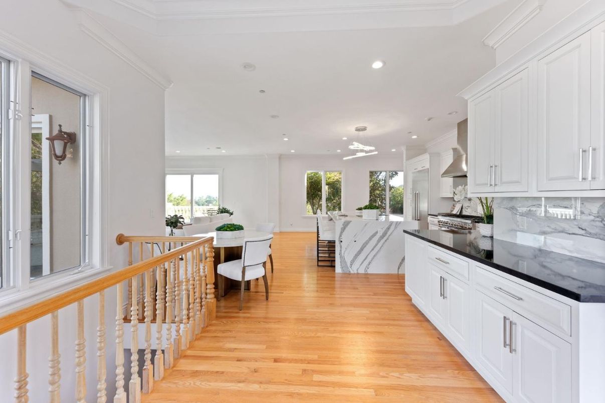 Dining room, Interior, Kitchen, Pendant Lights, Recessed Lighting, Wood Texture Flooring