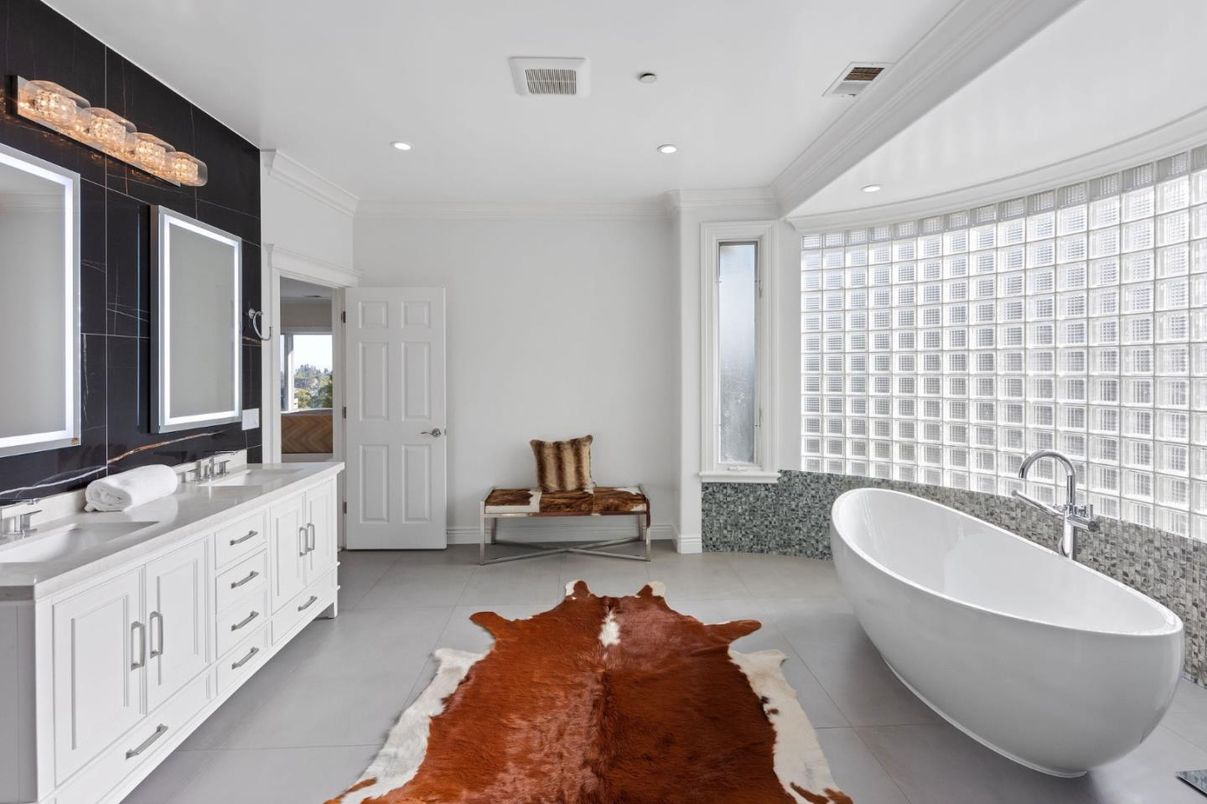 Bathroom, Dual Sink Vanities, Free Standing Baths, Interior, Recessed Lighting