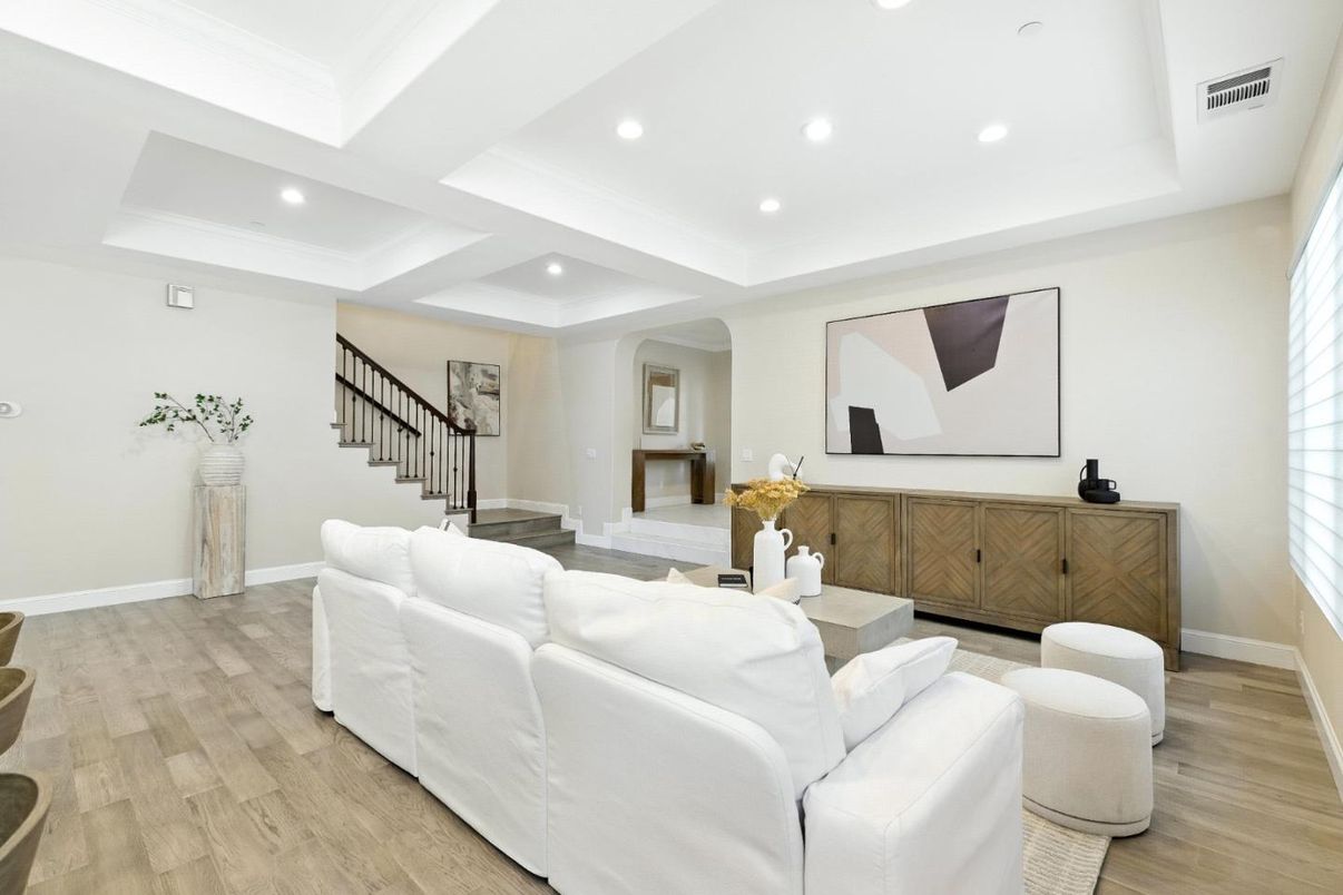 Interior, Recessed Lighting, Wood Texture Flooring