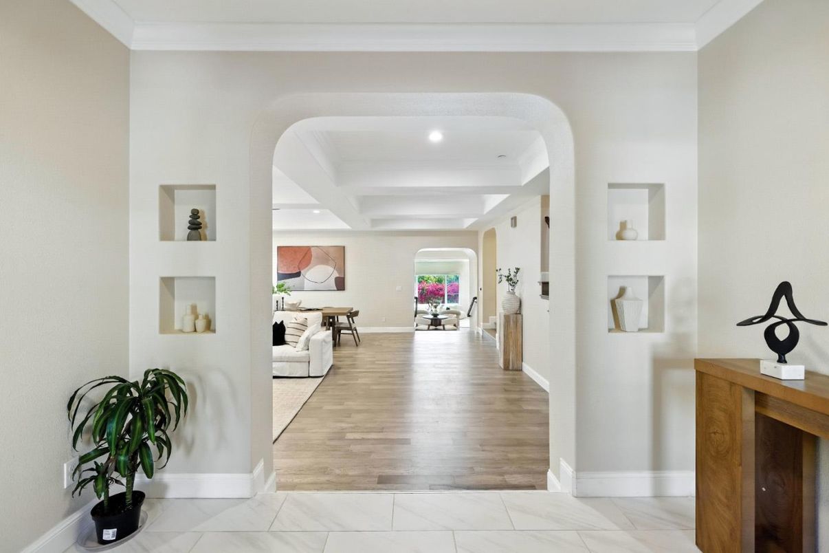 Interior, Recessed Lighting, Wood Texture Flooring