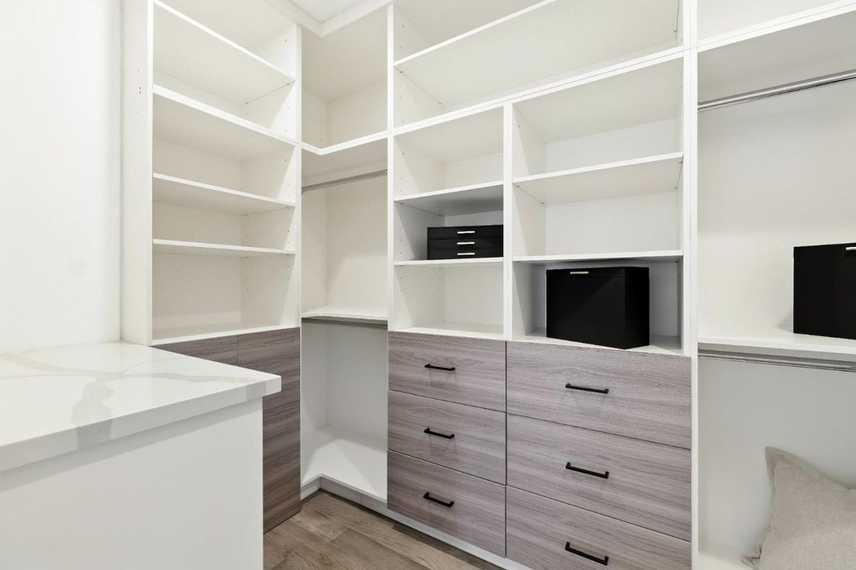 Interior, Walk-in Closets, Wood Texture Flooring