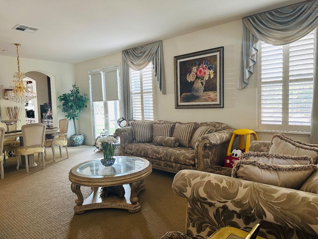 Chandelier, Dining room, Interior, Living room