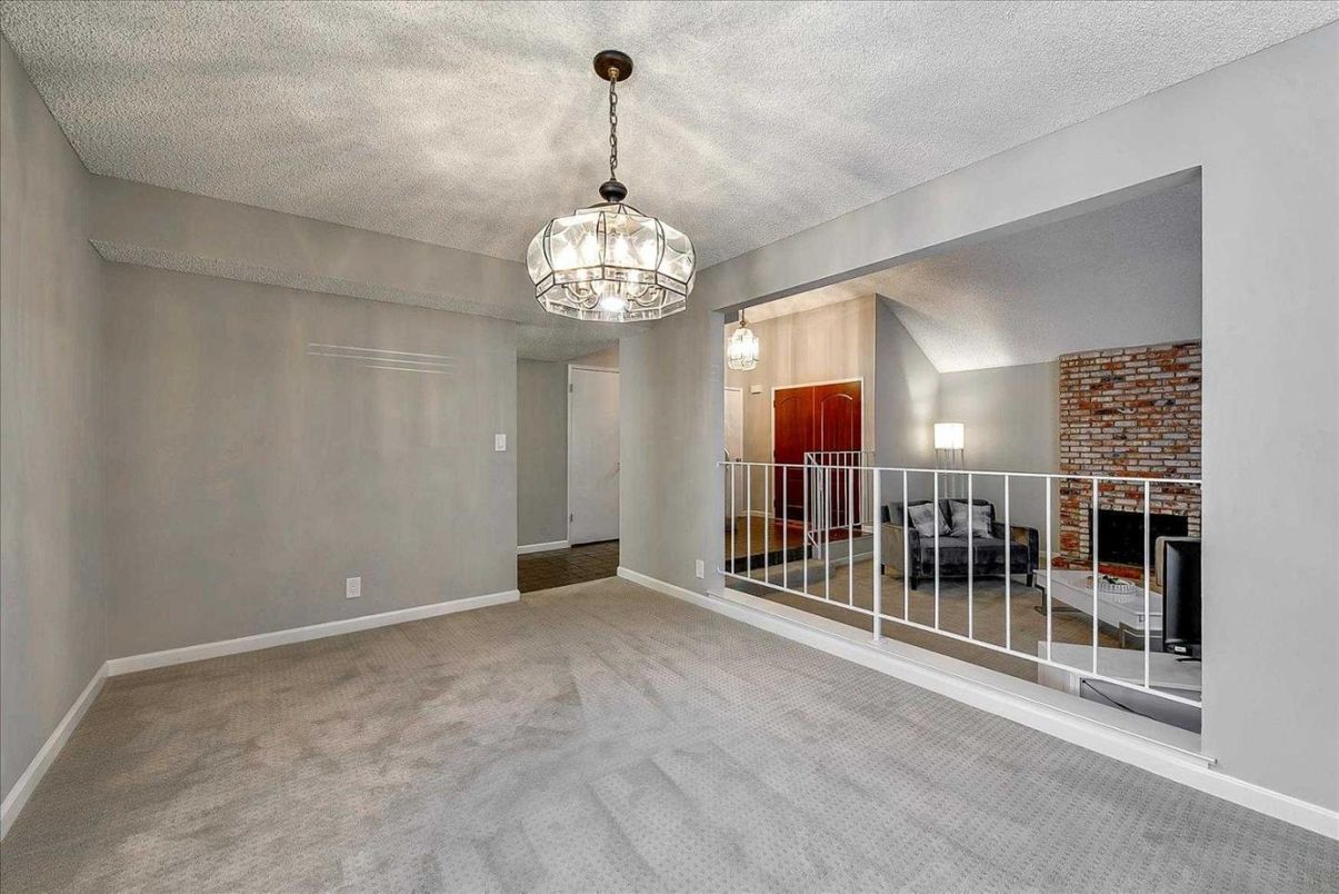 Chandelier, Empty room, Interior