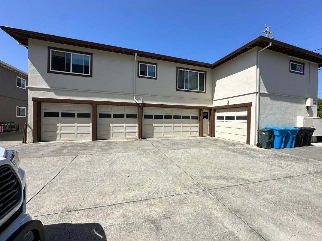 Attached, Exterior, Facade, Rowhouse