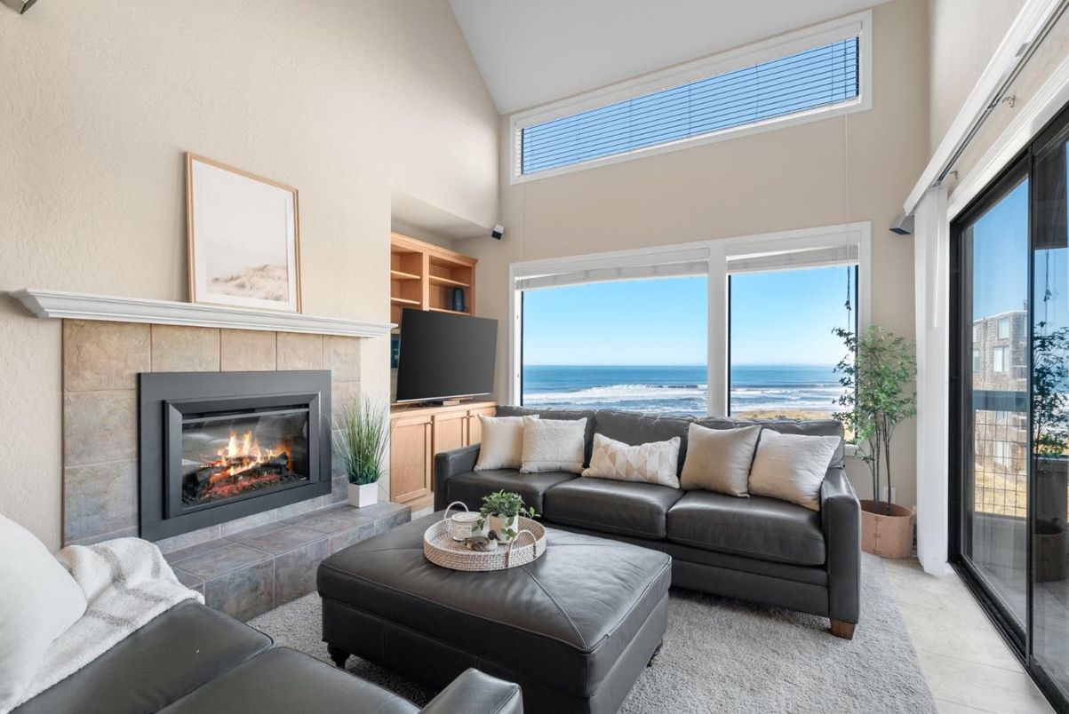 Fireplace, Interior, Living room, Water