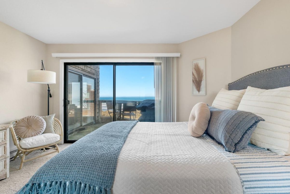 Bedroom, Interior, Water