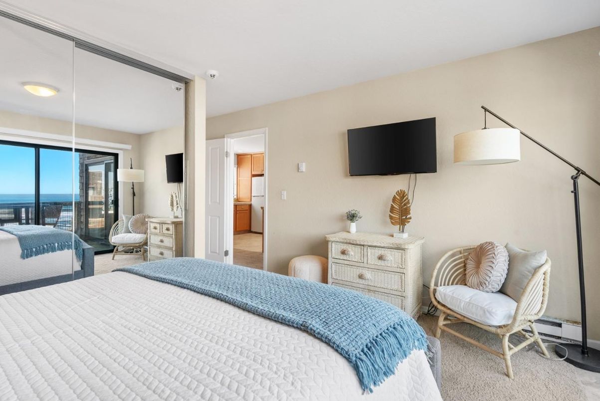 Bedroom, Interior, Water