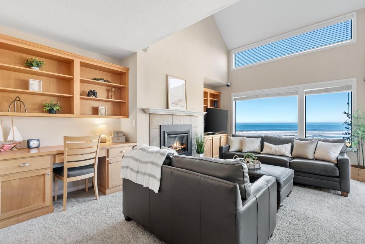 Fireplace, Home Office, Interior, Living room, Water