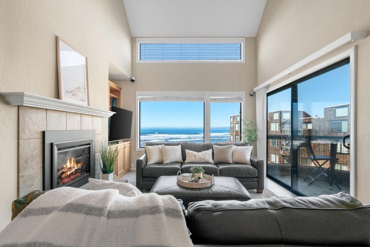 Fireplace, Interior, Living room, Water