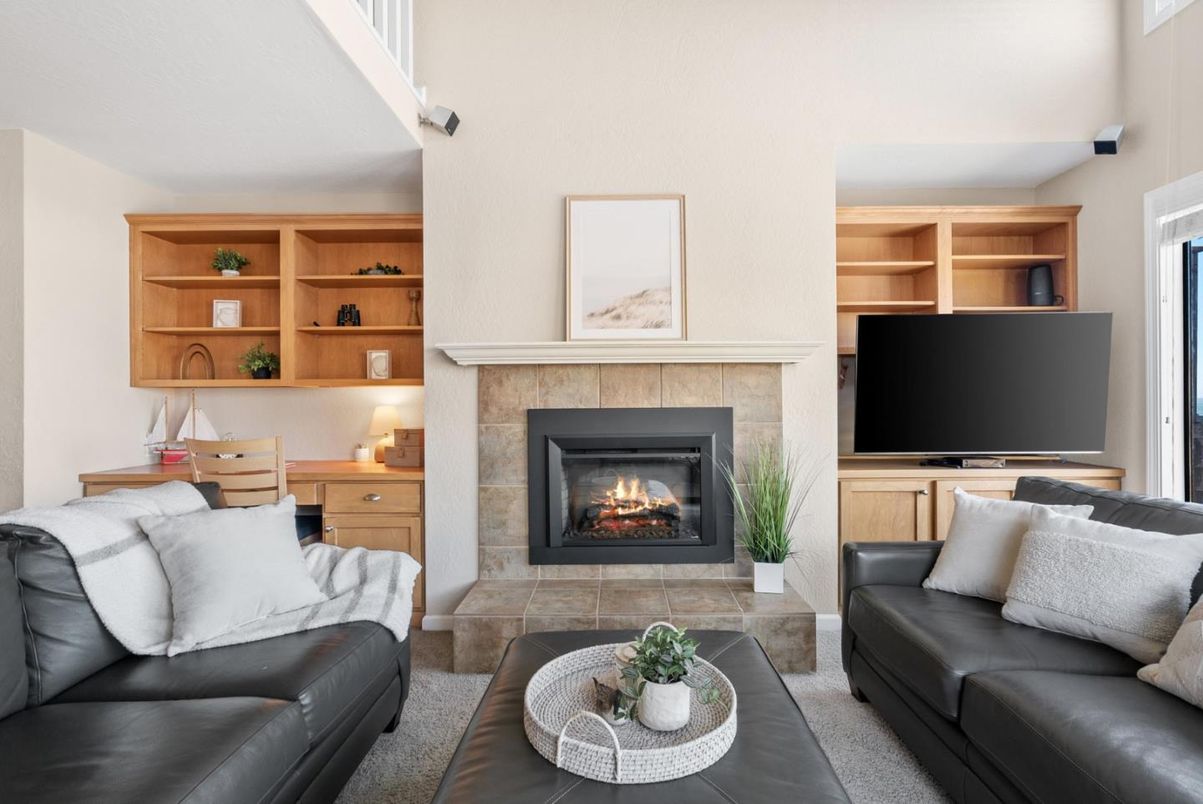 Fireplace, Interior, Living room