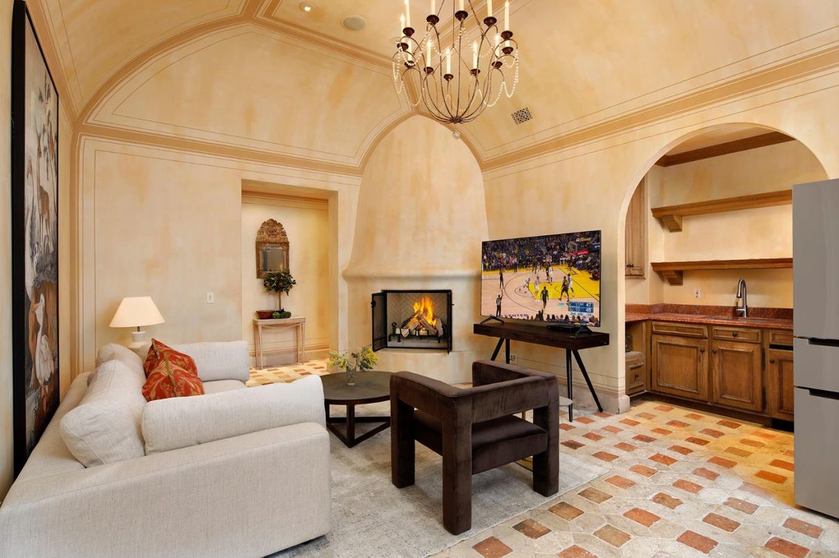 Chandelier, Fireplace, Interior, Living room, Recessed Lighting