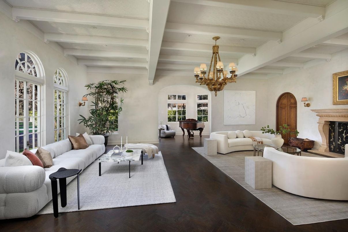 Chandelier, Fireplace, Interior, Living room, Piano, Wood Texture Flooring