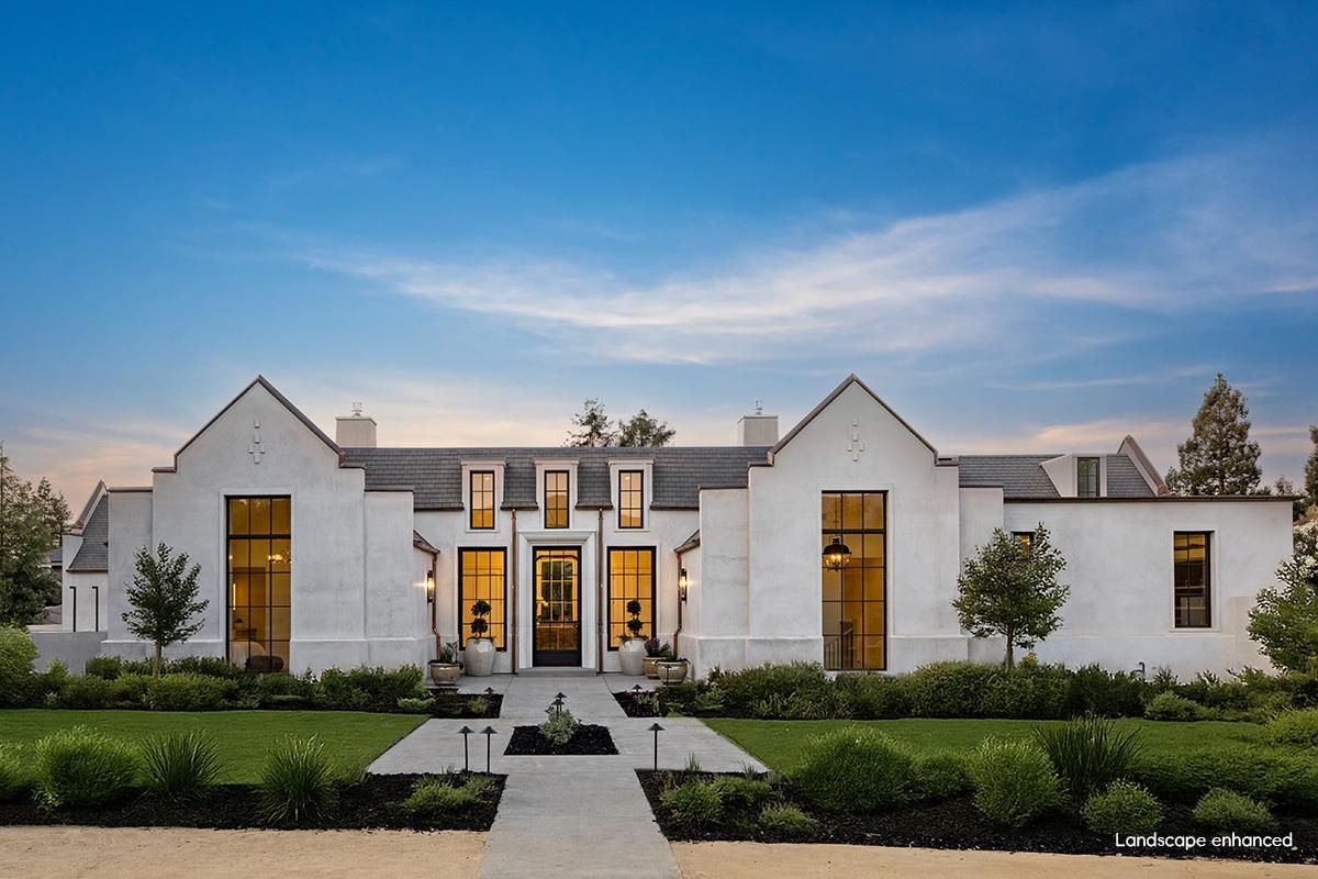 Exterior, Facade, Modern