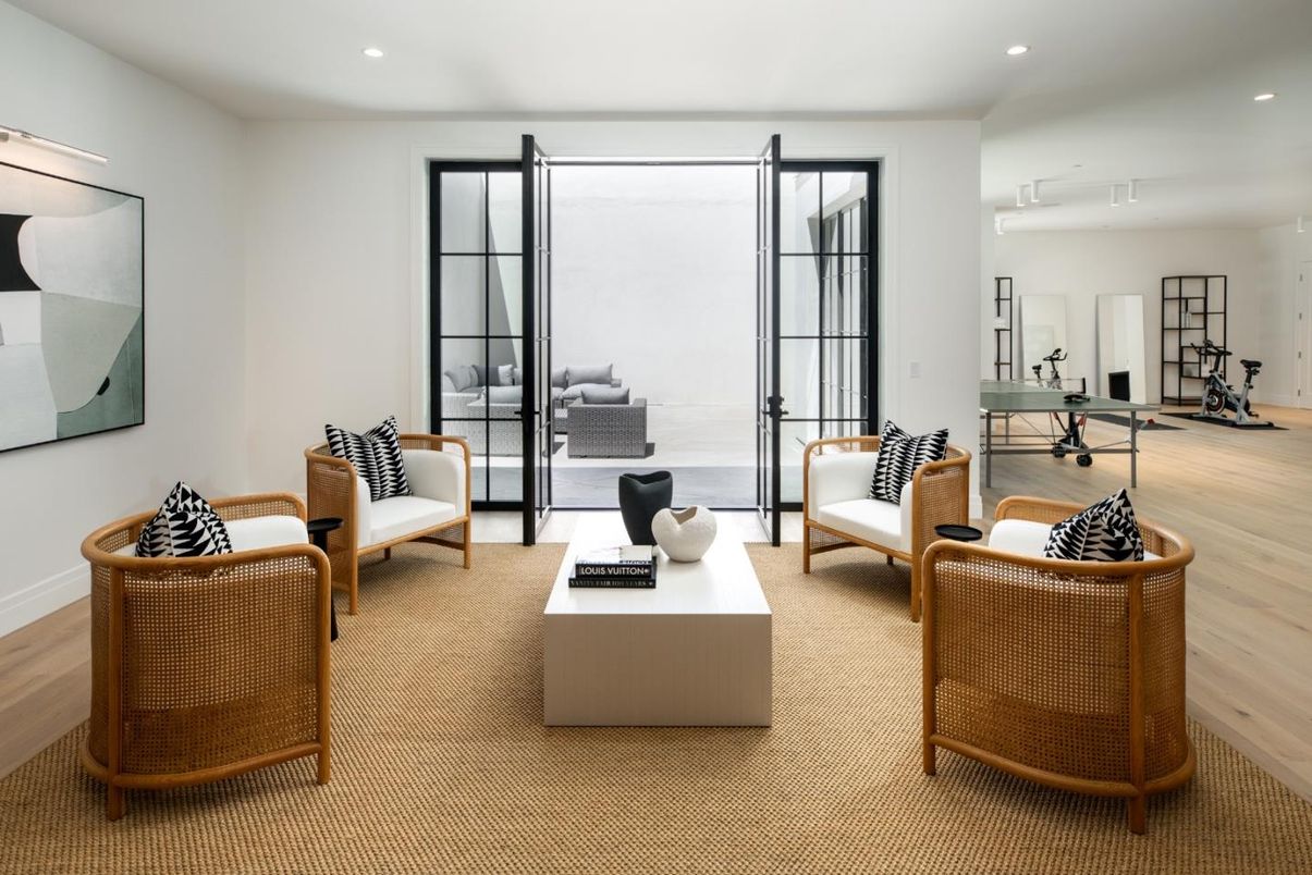Fitness Equipment, Interior, Living room, Recessed Lighting, Wood Texture Flooring