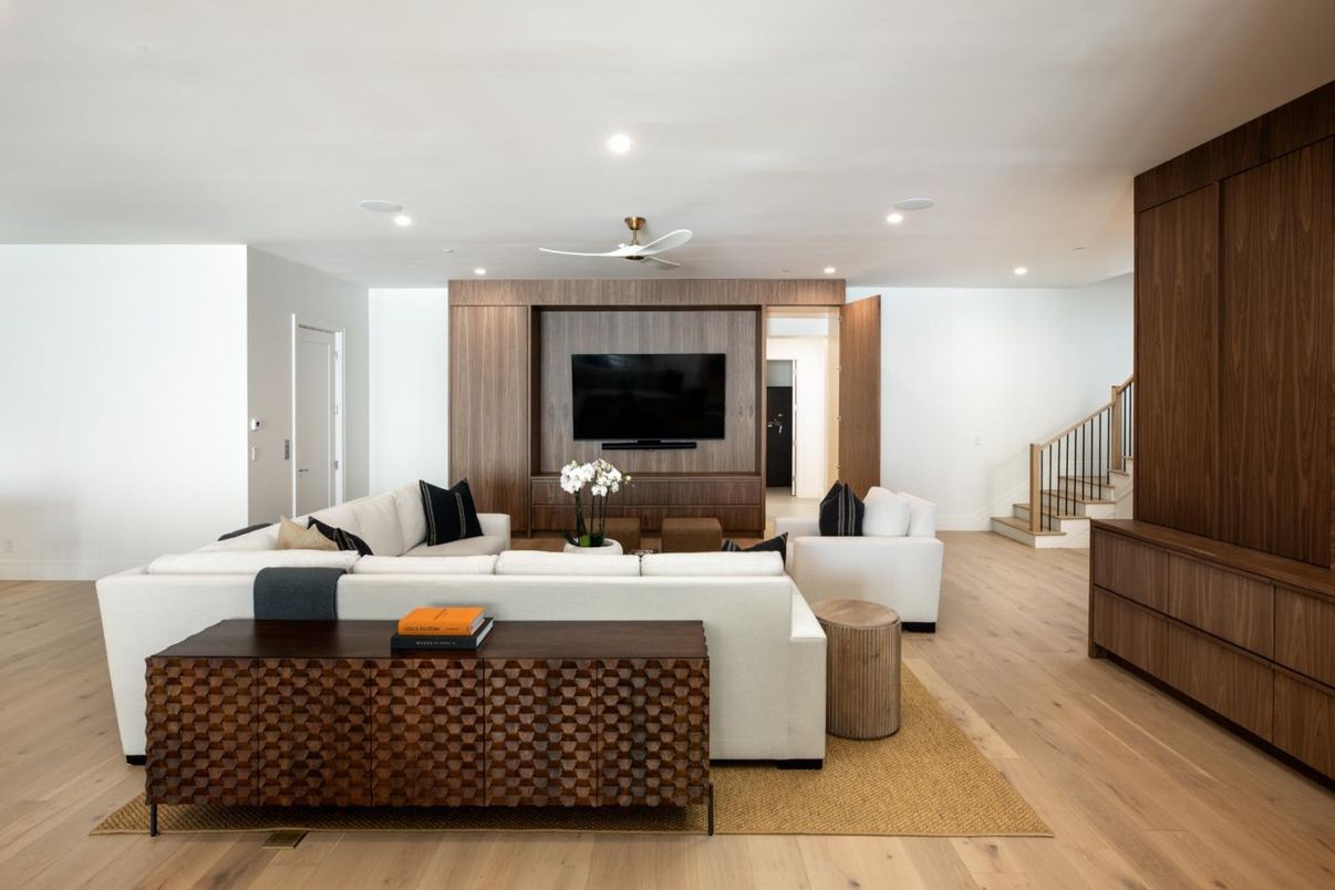 Interior, Living room, Recessed Lighting, Wood Texture Flooring
