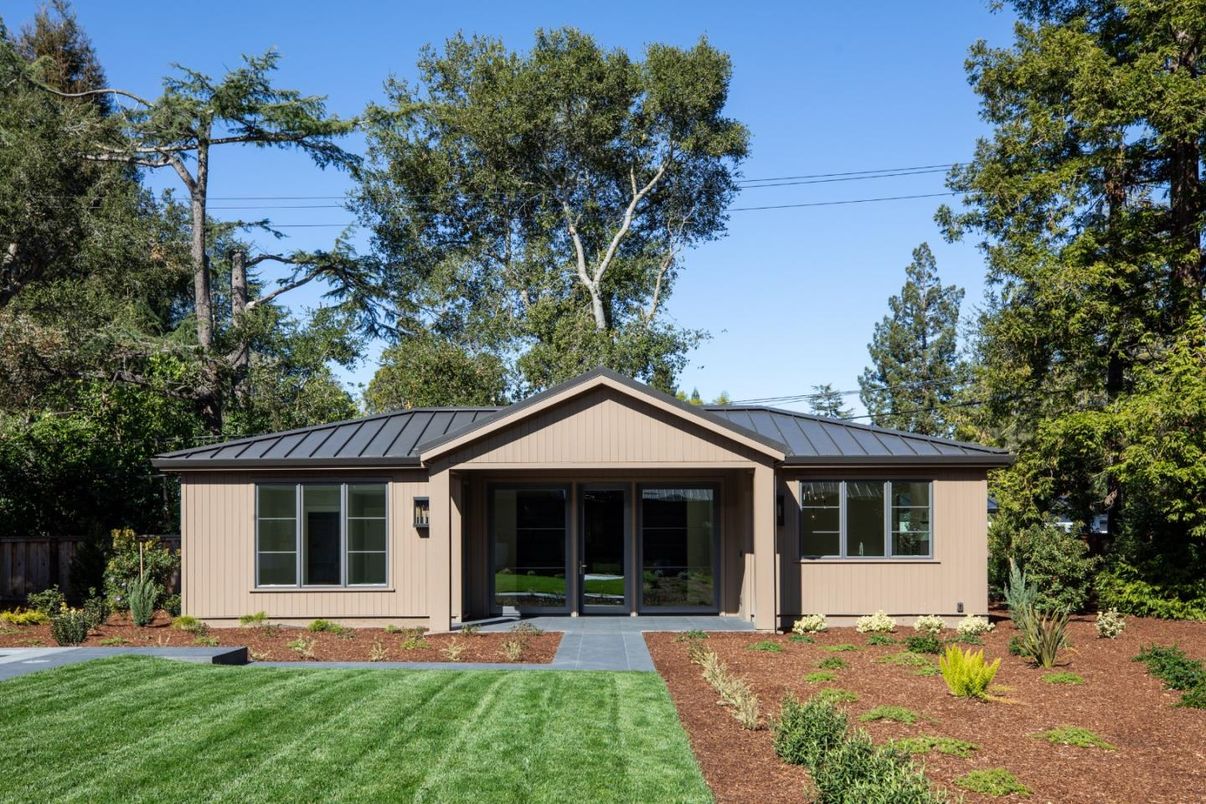 Exterior, Facade, Ranch