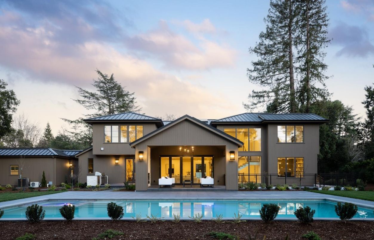 Exterior, Facade, Pool, Farmhouse