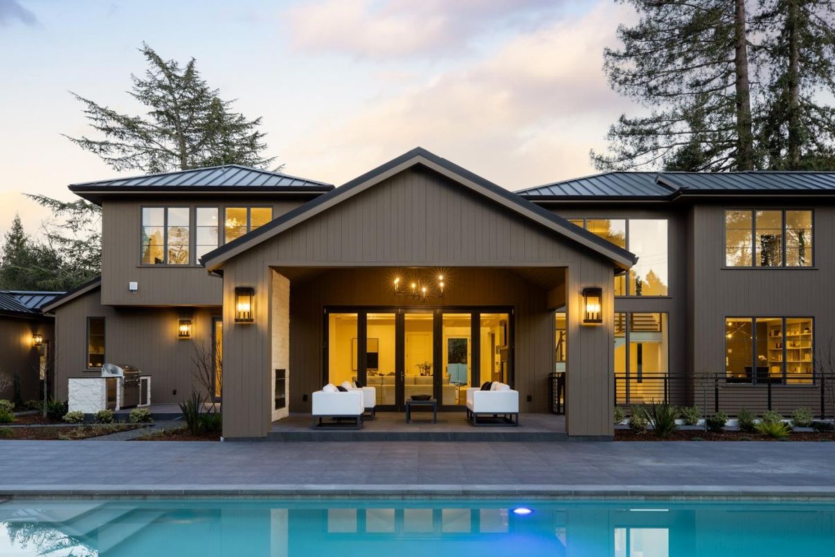 Exterior, Facade, Pool, Farmhouse