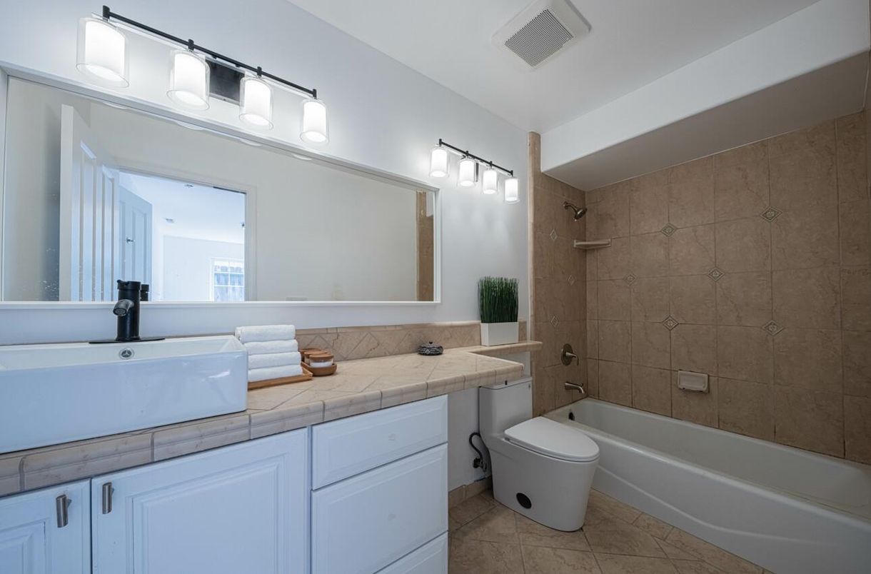 Bathroom, Interior, Tile Countertops