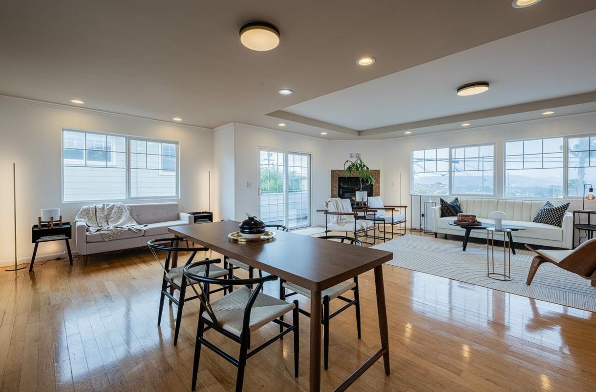 Dining room, Interior, Living room, Recessed Lighting, Wood Texture Flooring