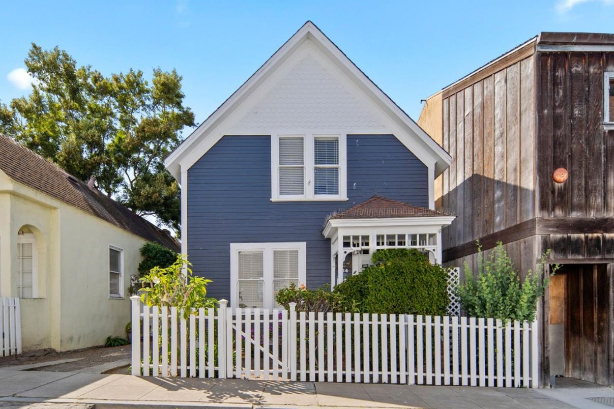 Exterior, Facade, Queen Anne Victorian
