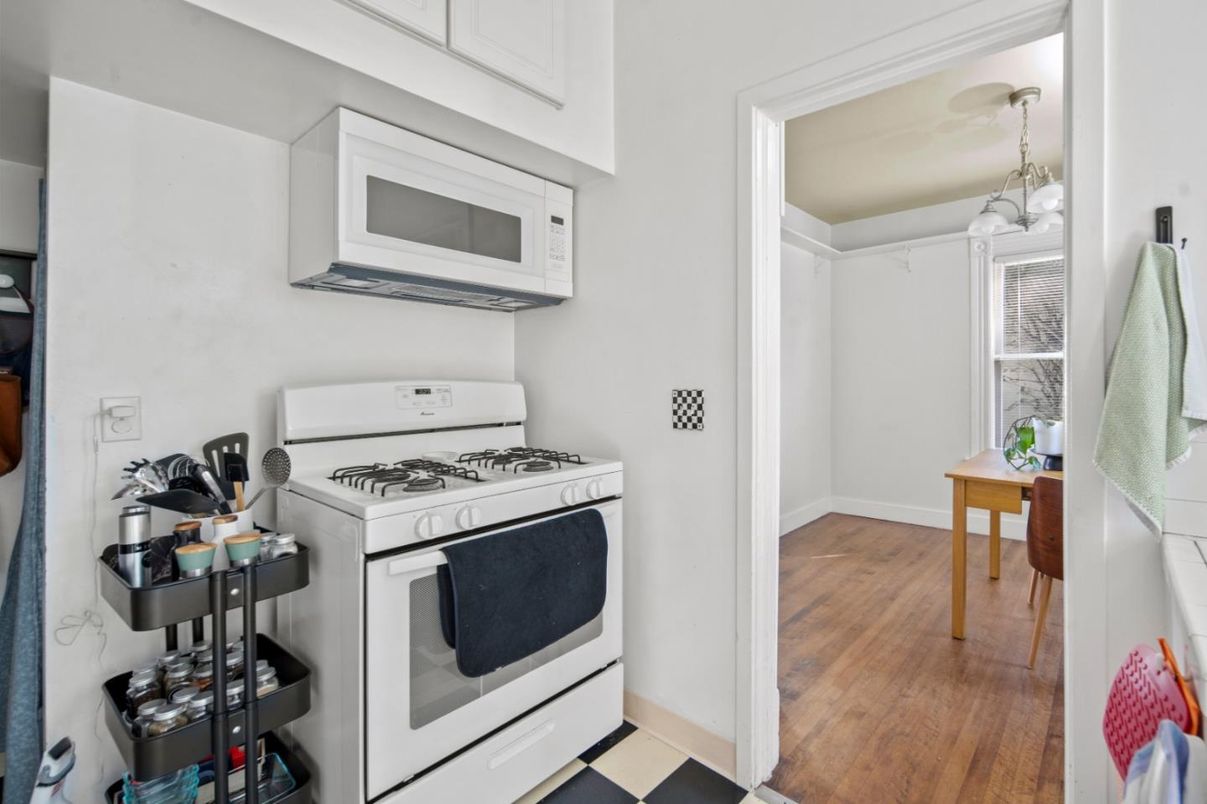 Interior, Kitchen, Pendant Lights, Wood Texture Flooring