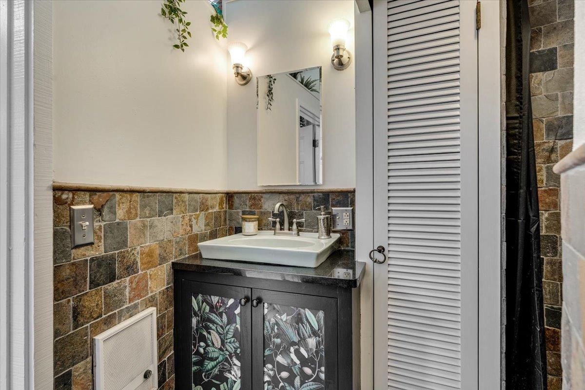 Bathroom, Interior, Stone Walls