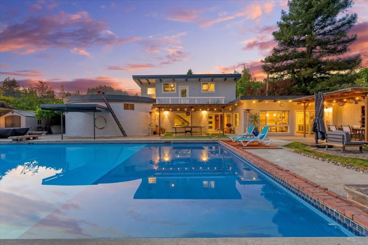 Exterior, Pool