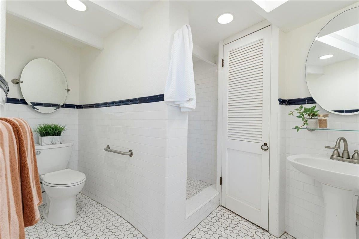 Bathroom, Interior, Recessed Lighting