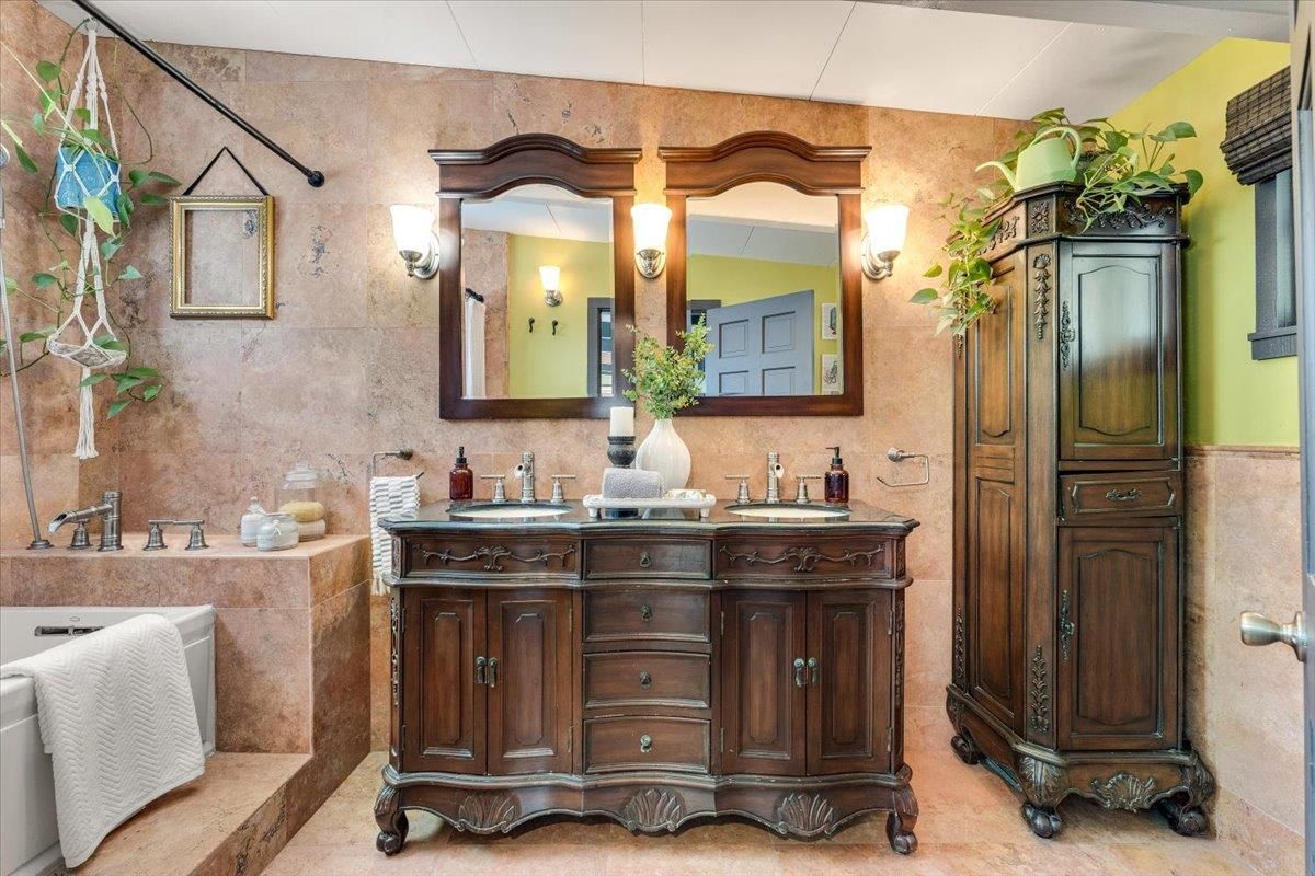 Bathroom, Dual Sink Vanities, Interior