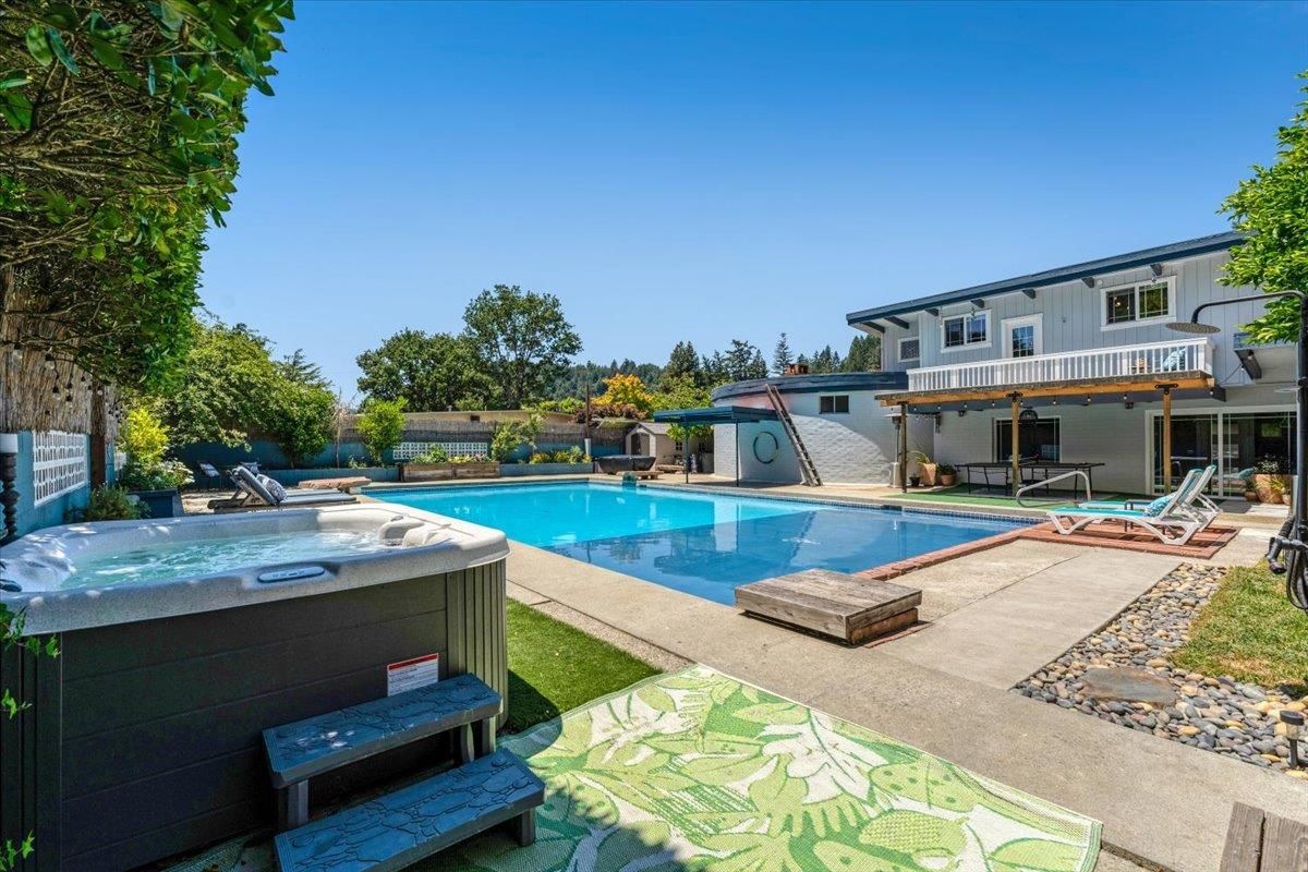 Exterior, Hot Tub, Pool