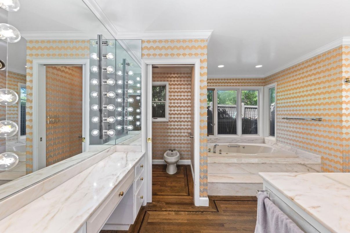 Bathroom, Interior, Recessed Lighting, Wood Texture Flooring