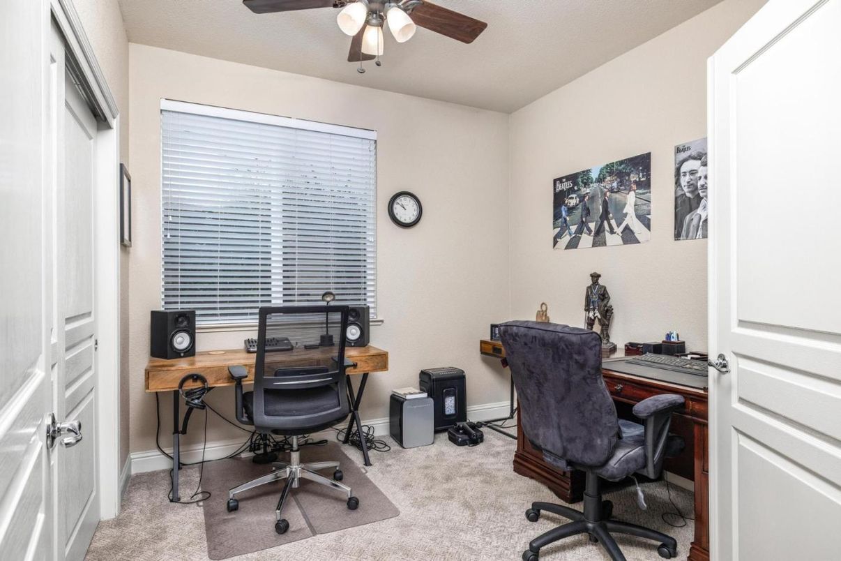 Home Office, Interior