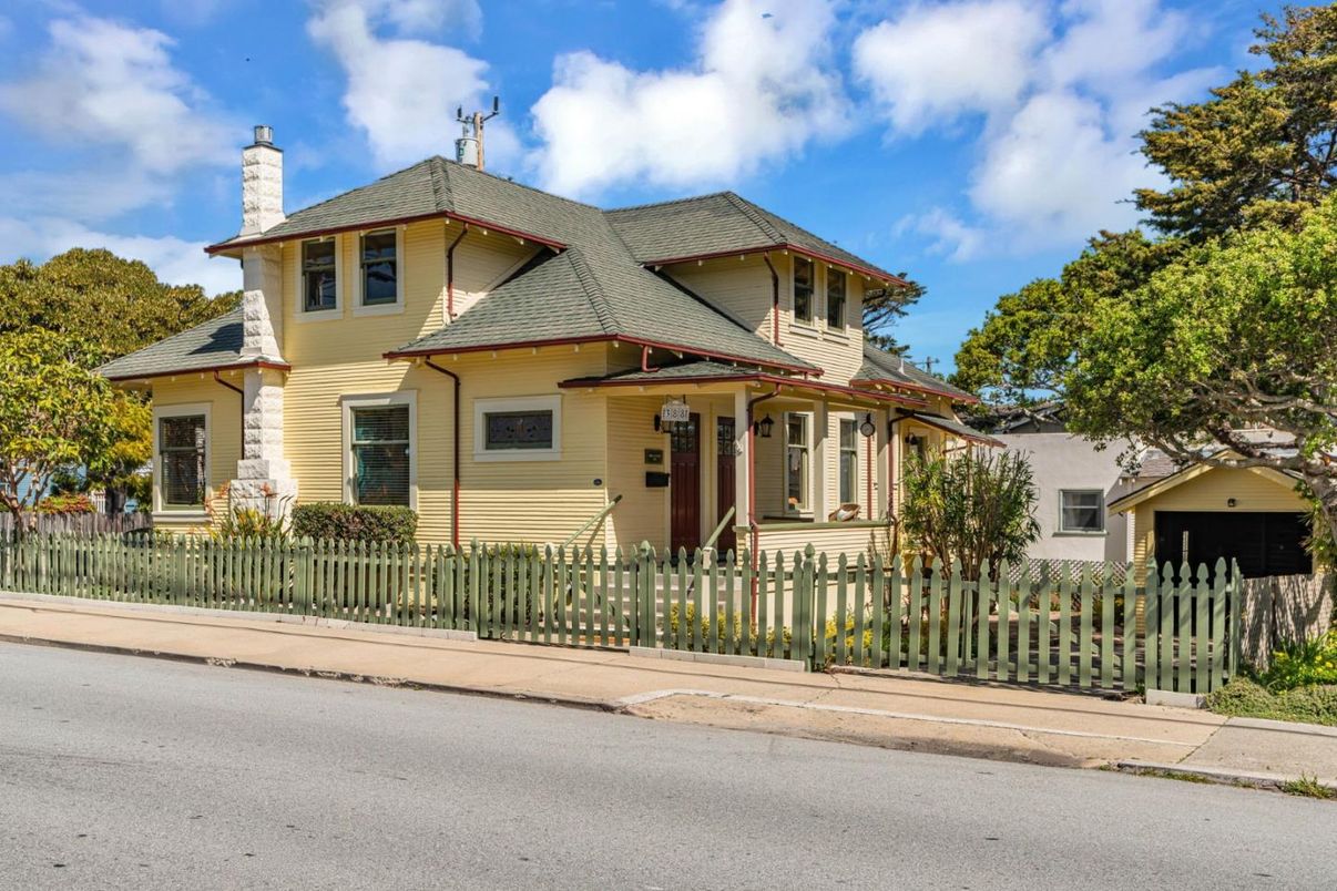 Exterior, Facade, Queen Anne Victorian