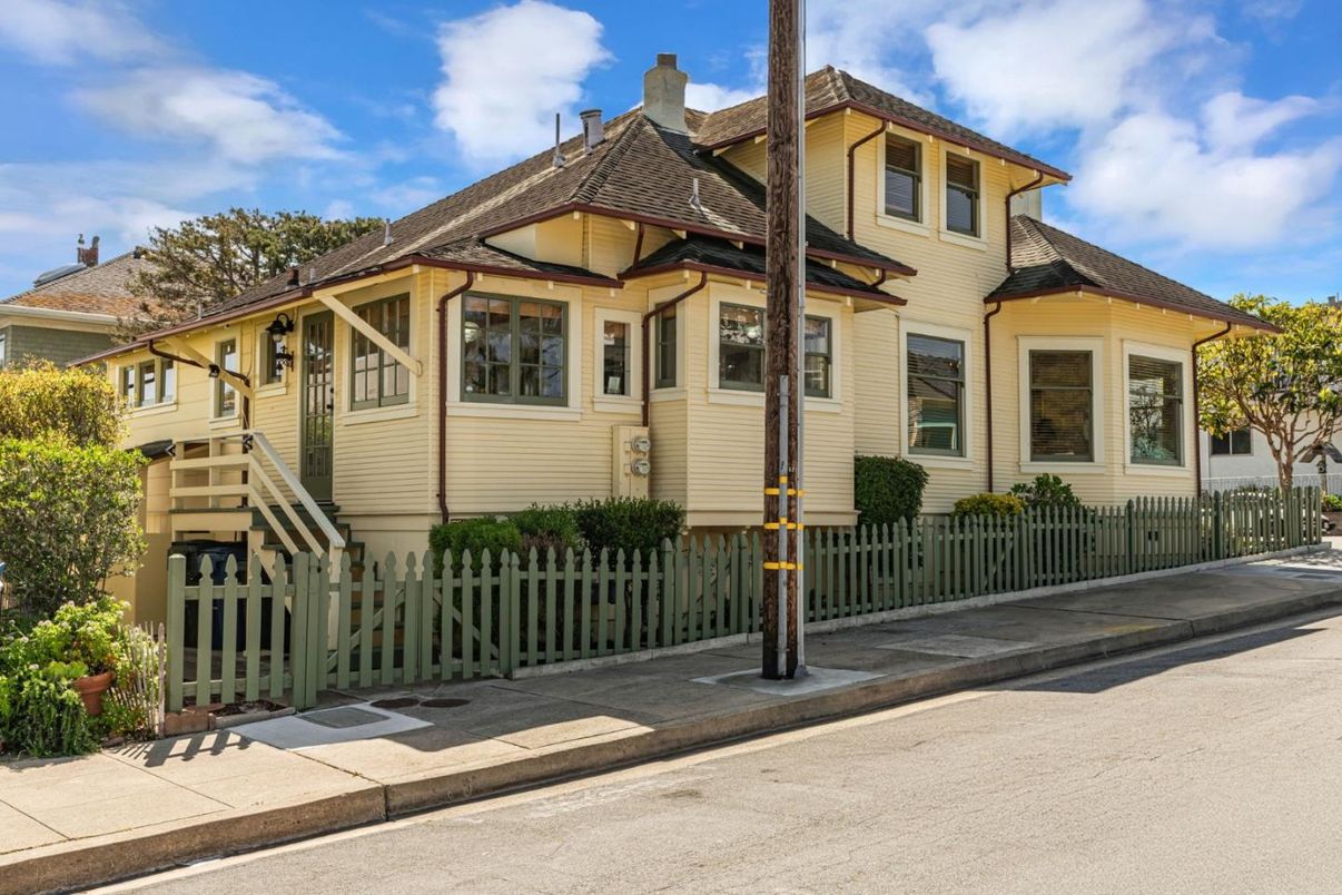 Exterior, Facade, Queen Anne Victorian