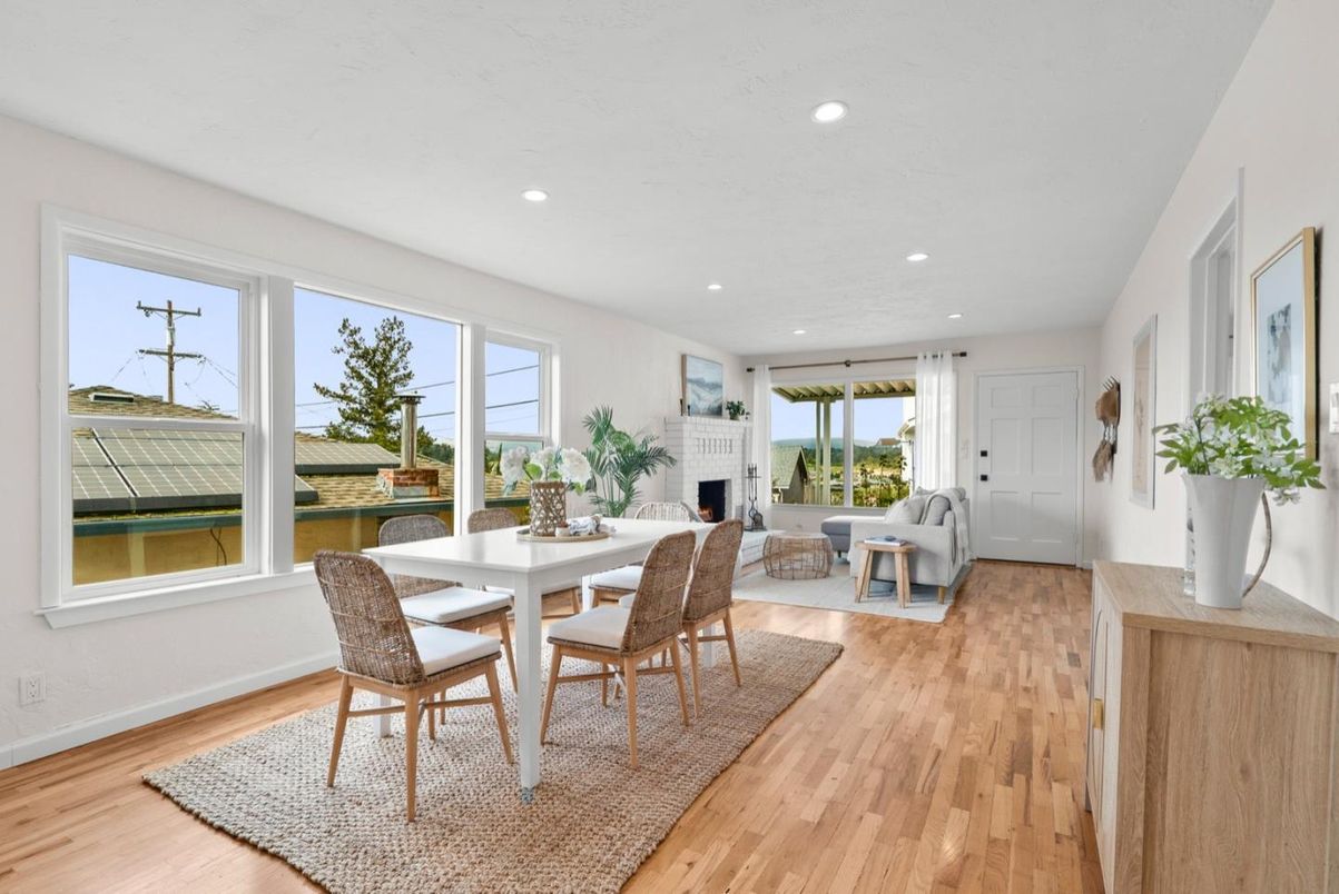 Dining room, Fireplace, Interior, Recessed Lighting, Wood Texture Flooring