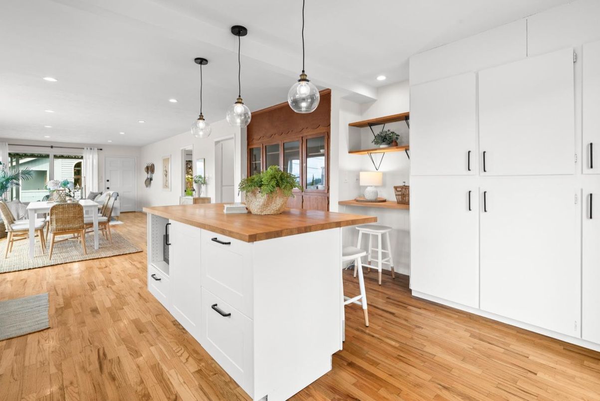 Dining room, Interior, Kitchen, Pendant Lights, Recessed Lighting, Wood Texture Flooring
