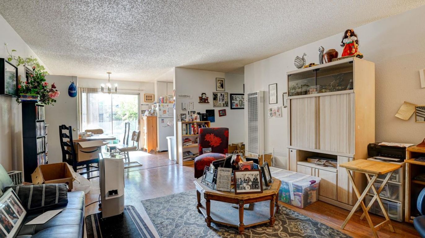 Chandelier, Dining room, Interior, Kitchen, Wood Texture Flooring