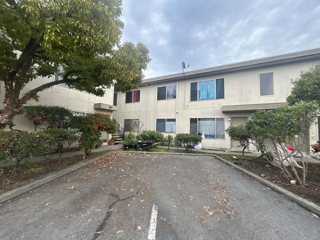 Backyard, Exterior, Facade, Modern