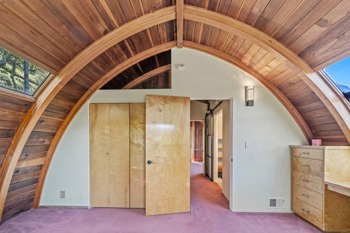 Empty room, Interior, Wooden Beams, Wooden Ceilings