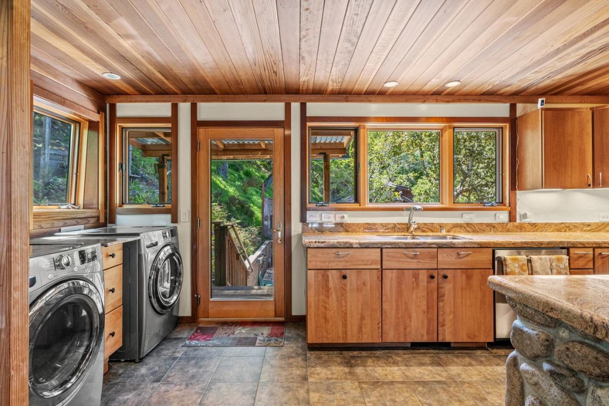Interior, Recessed Lighting, Washer, Wooden Ceilings