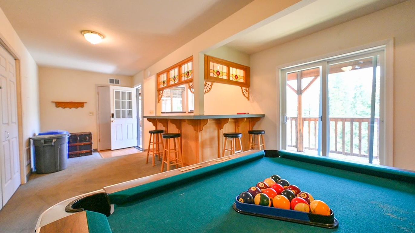 Billiard Table, Game Room, Interior