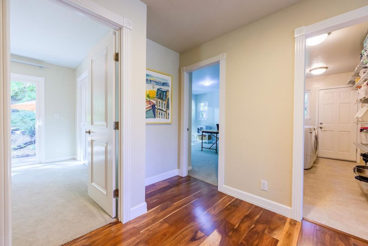 Interior, Washer, Wood Texture Flooring