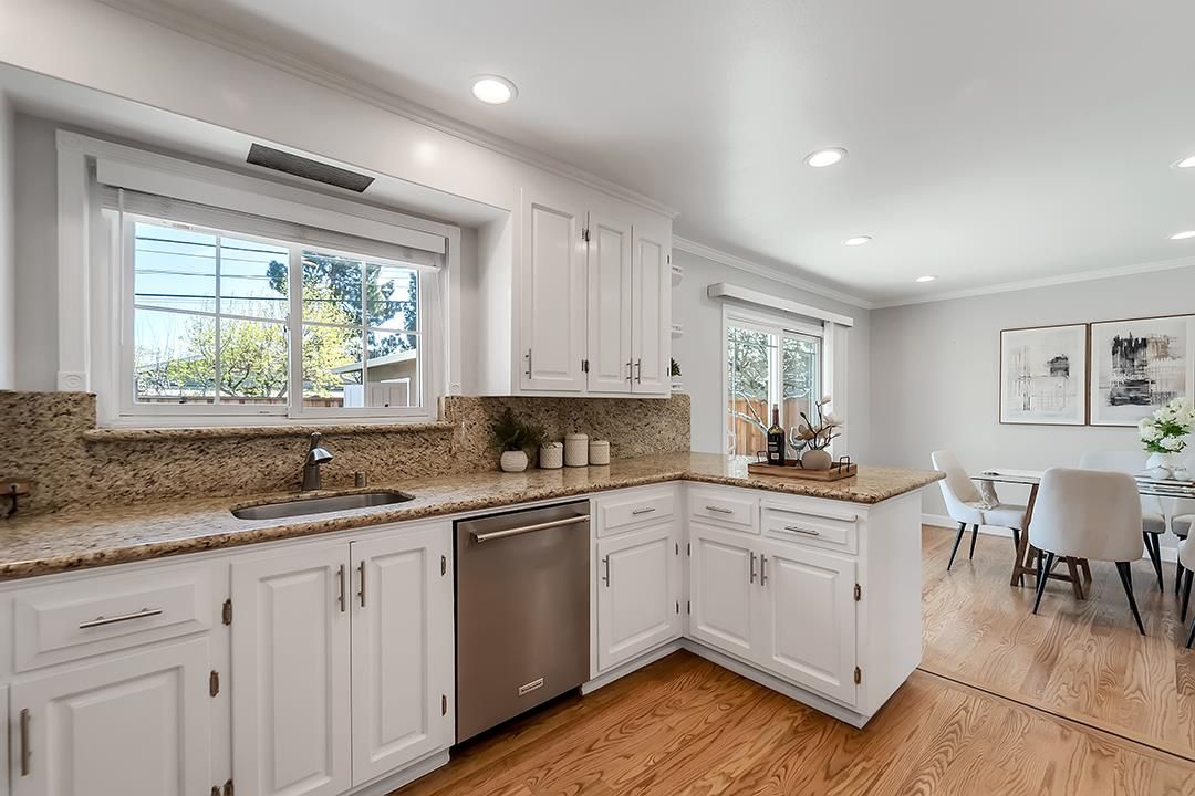 Dining room, Interior, Kitchen, Recessed Lighting, Wood Texture Flooring