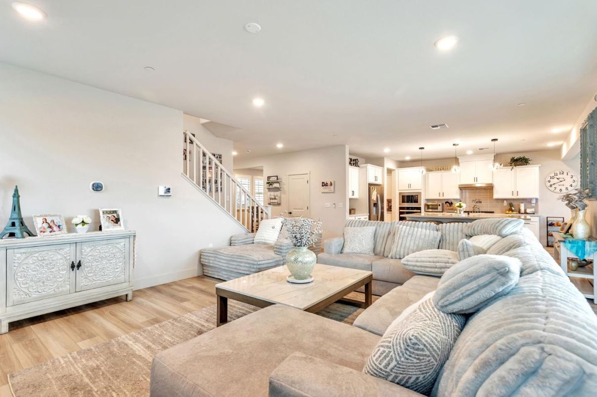 Interior, Kitchen, Living room, Pendant Lights, Recessed Lighting, Wood Texture Flooring