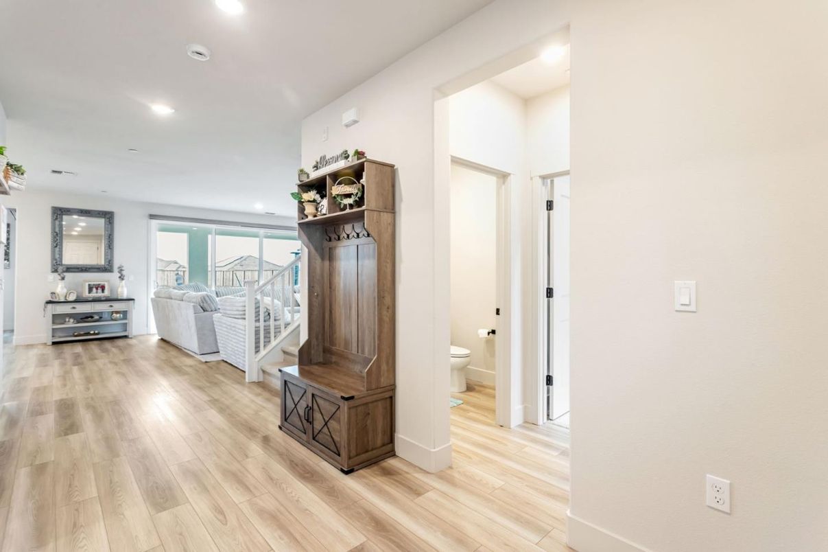 Bathroom, Interior, Recessed Lighting, Wood Texture Flooring