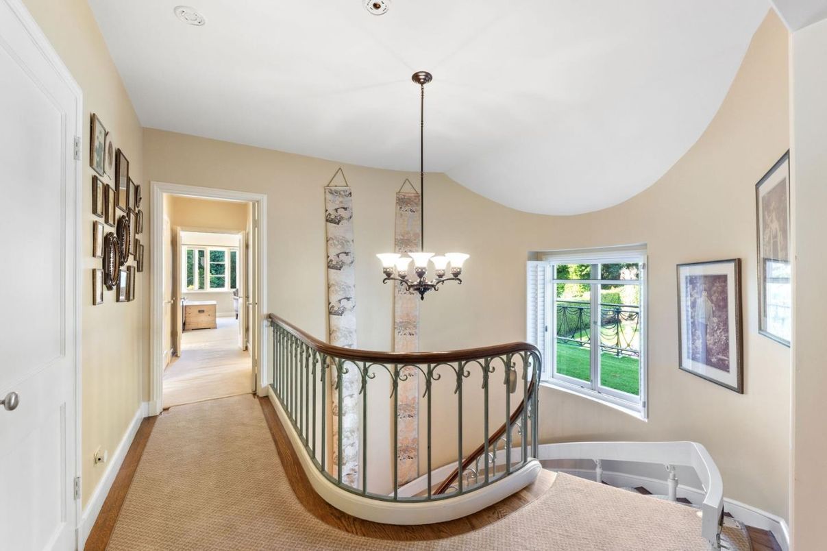 Chandelier, Interior